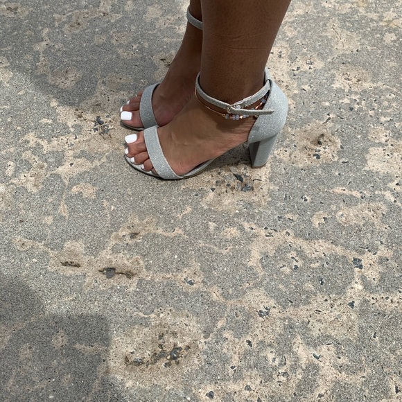 Heels - Picture 3 of 3